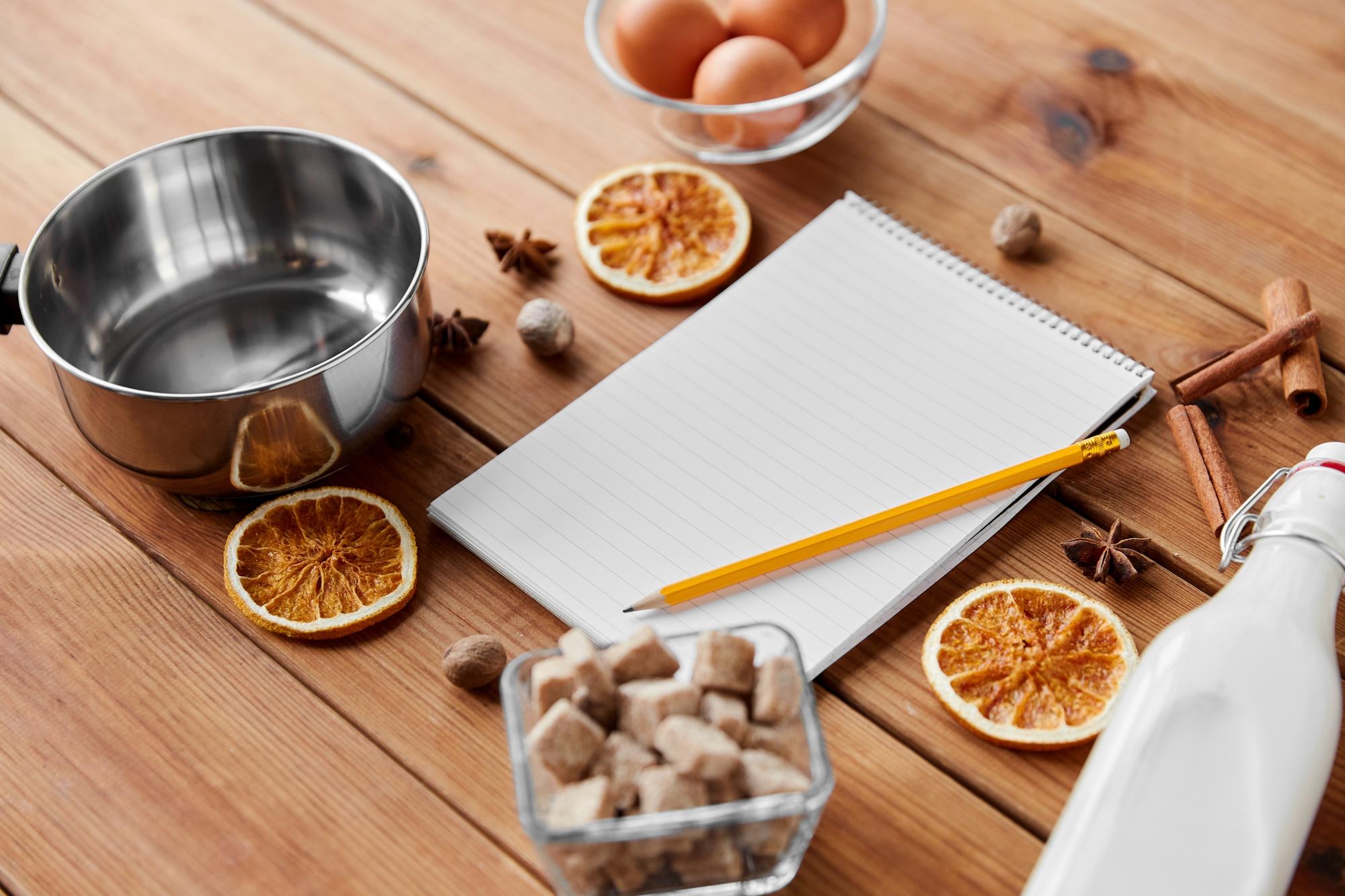 Materiale didattico e taccuini di cucina